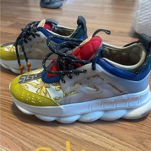 Versace 40, in US 7.5